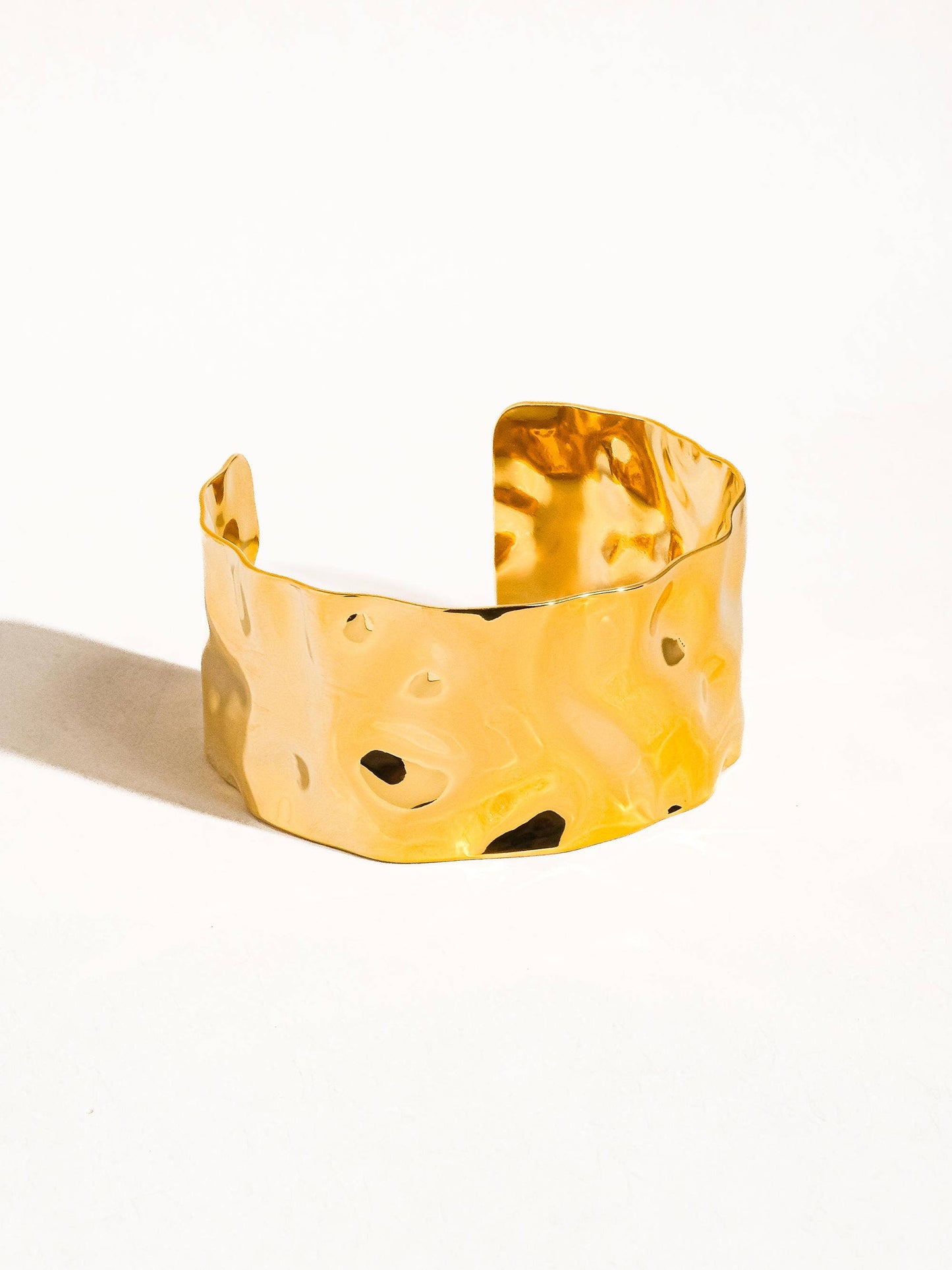 Baiser Cuff Bracelet