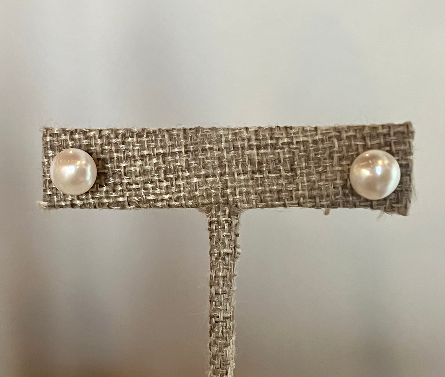 8mm Pearl Stud