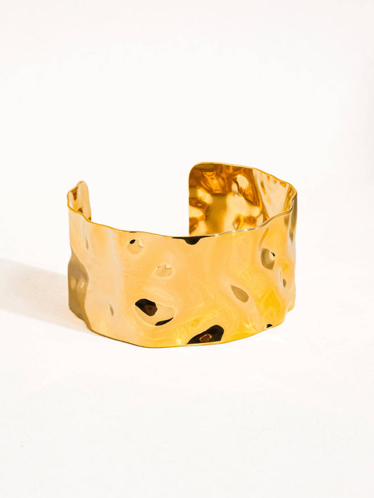 Baiser Cuff Bracelet