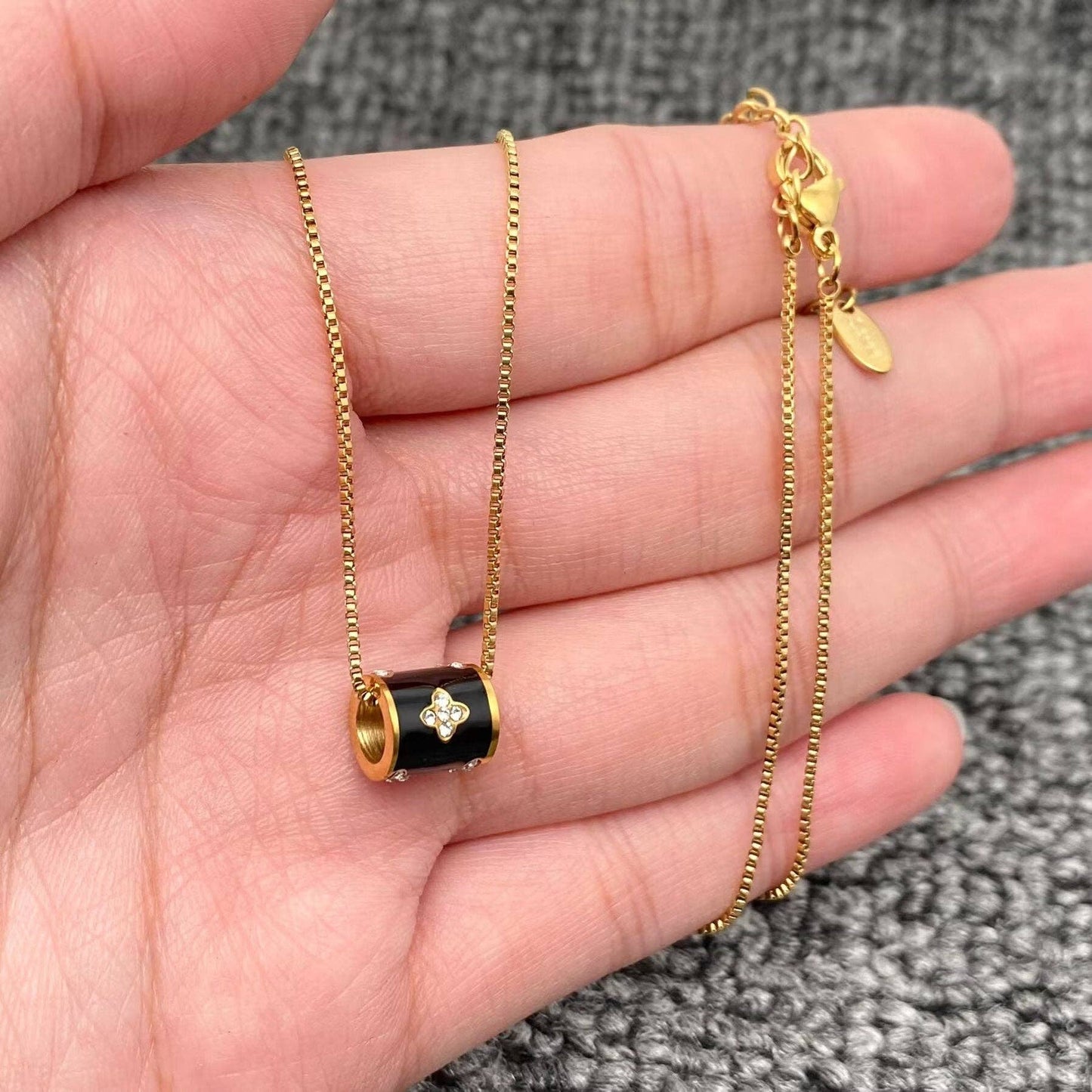 Roll On Necklace