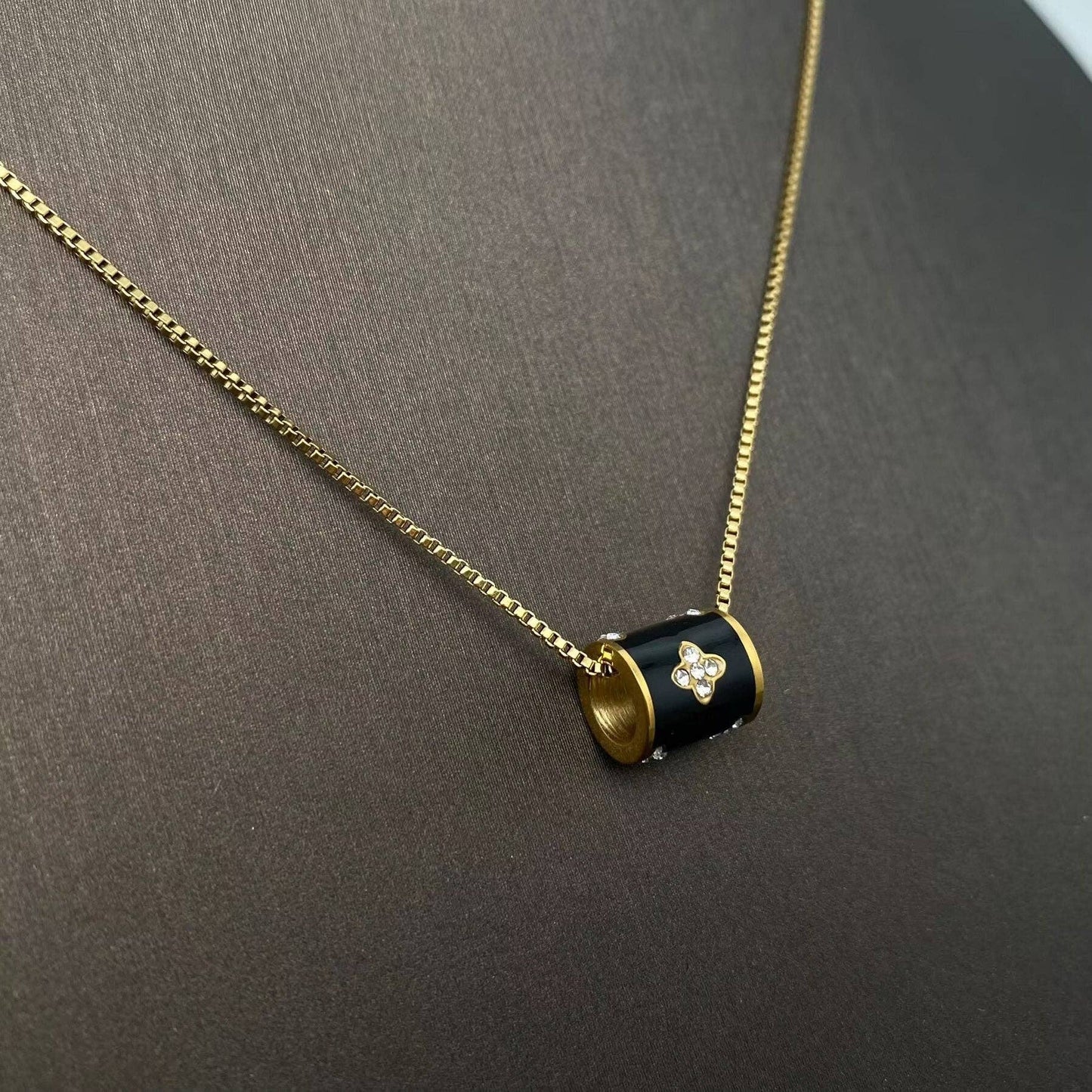 Roll On Necklace