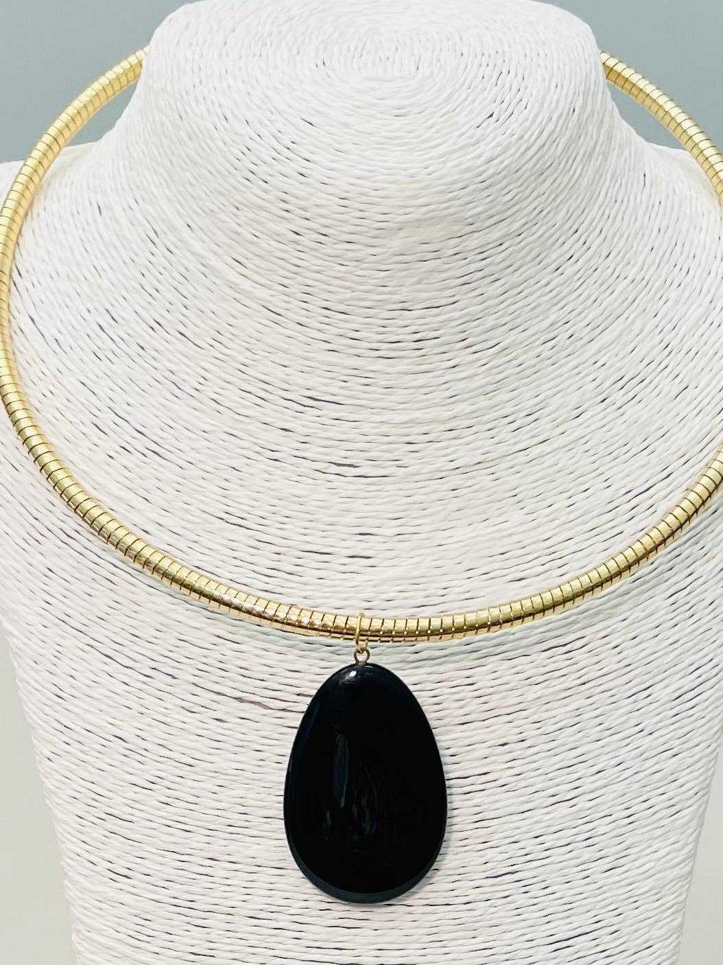 CHIC - Black Teardrop Pendant Collar (black) BNK903