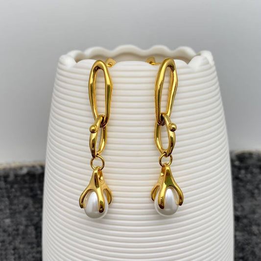 Claw Pearl Earrings
