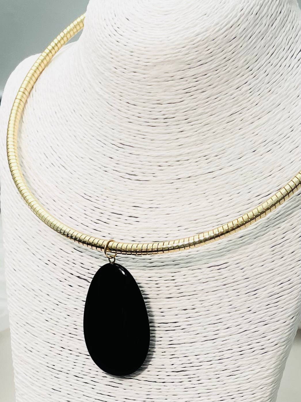CHIC - Black Teardrop Pendant Collar (black) BNK903