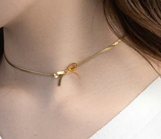 The Sweet Bow Necklace