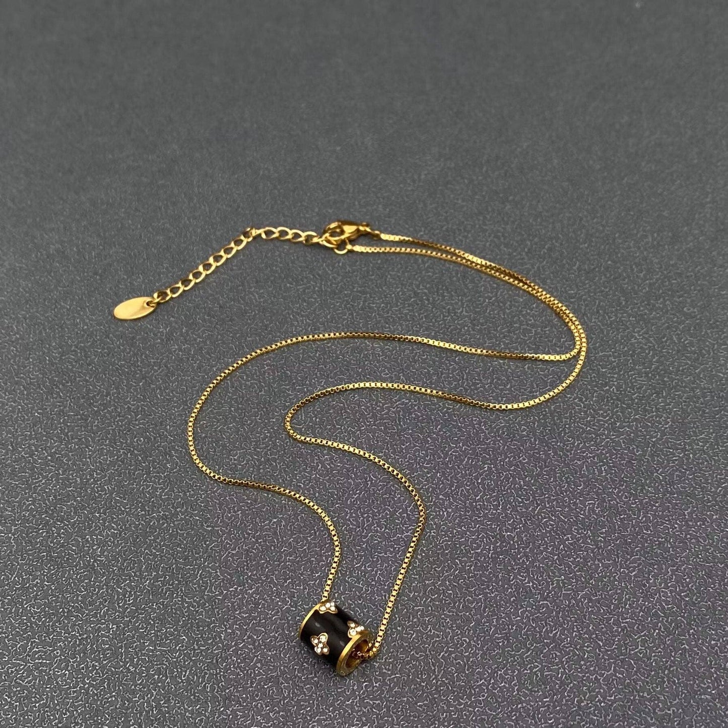 Roll On Necklace