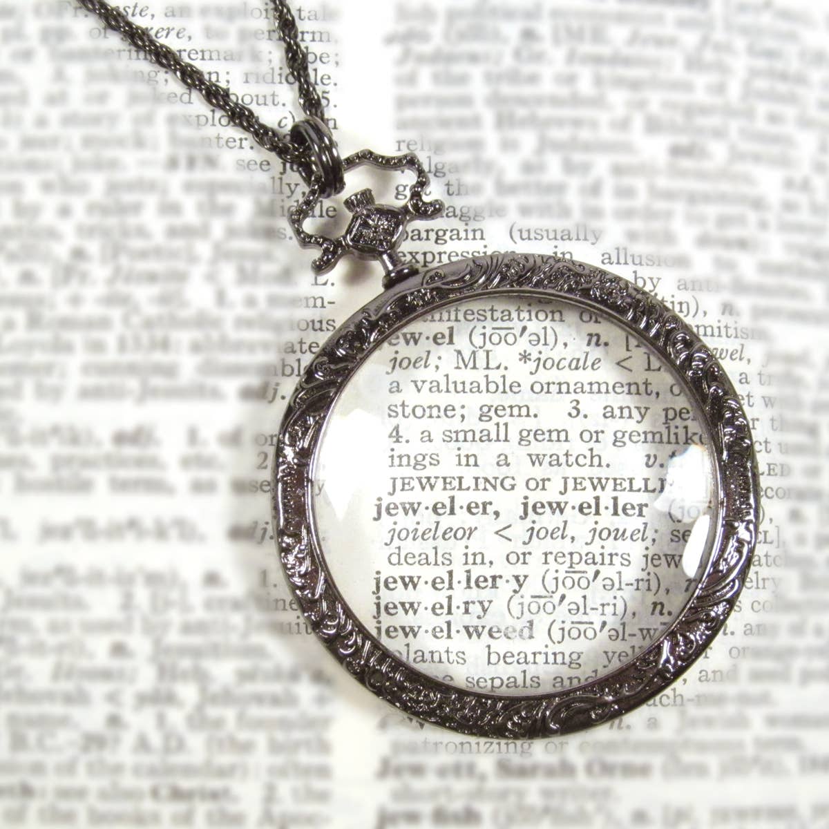 Vintage Style Magnifying Glass Necklace